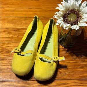 🛍️ Cute Italian Yellow Suede Women's Loafers, never worn